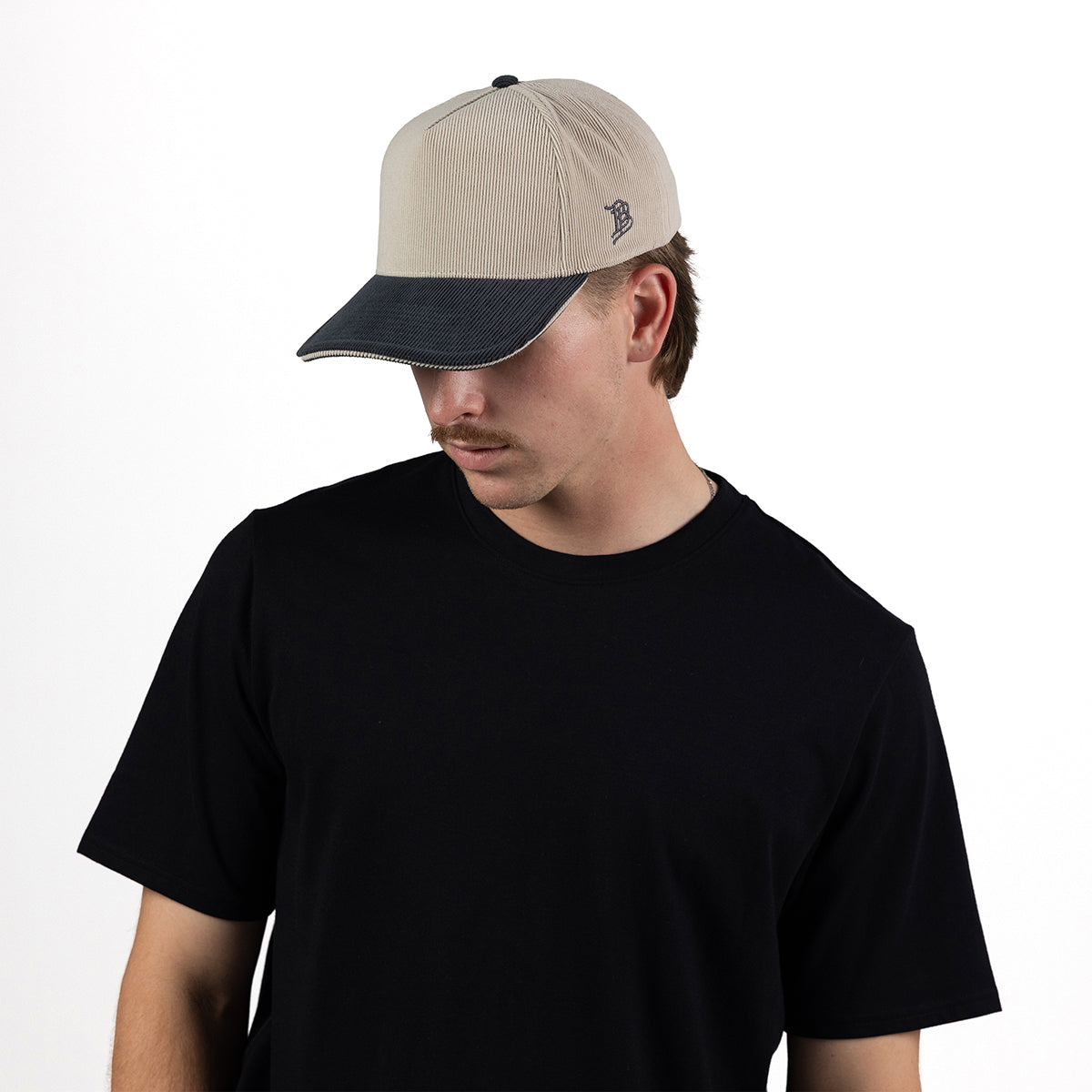 Curved 5 Panel Corduroy Dark Beige/Dark Harbor