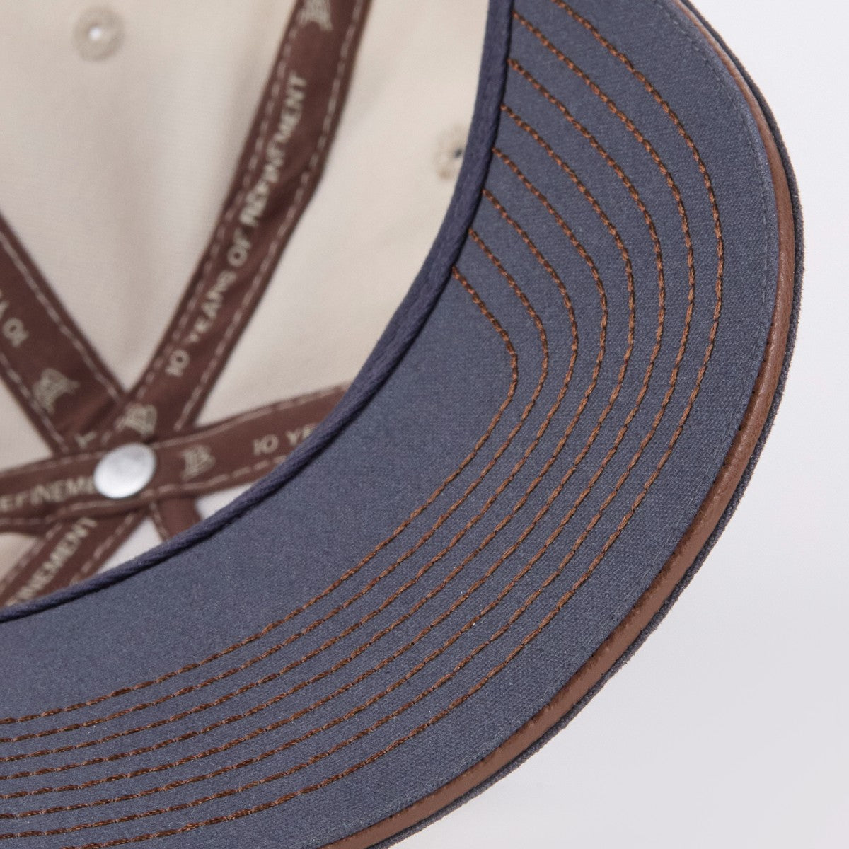 BB Curved Canvas Decade 1 Beige/Vintage Navy