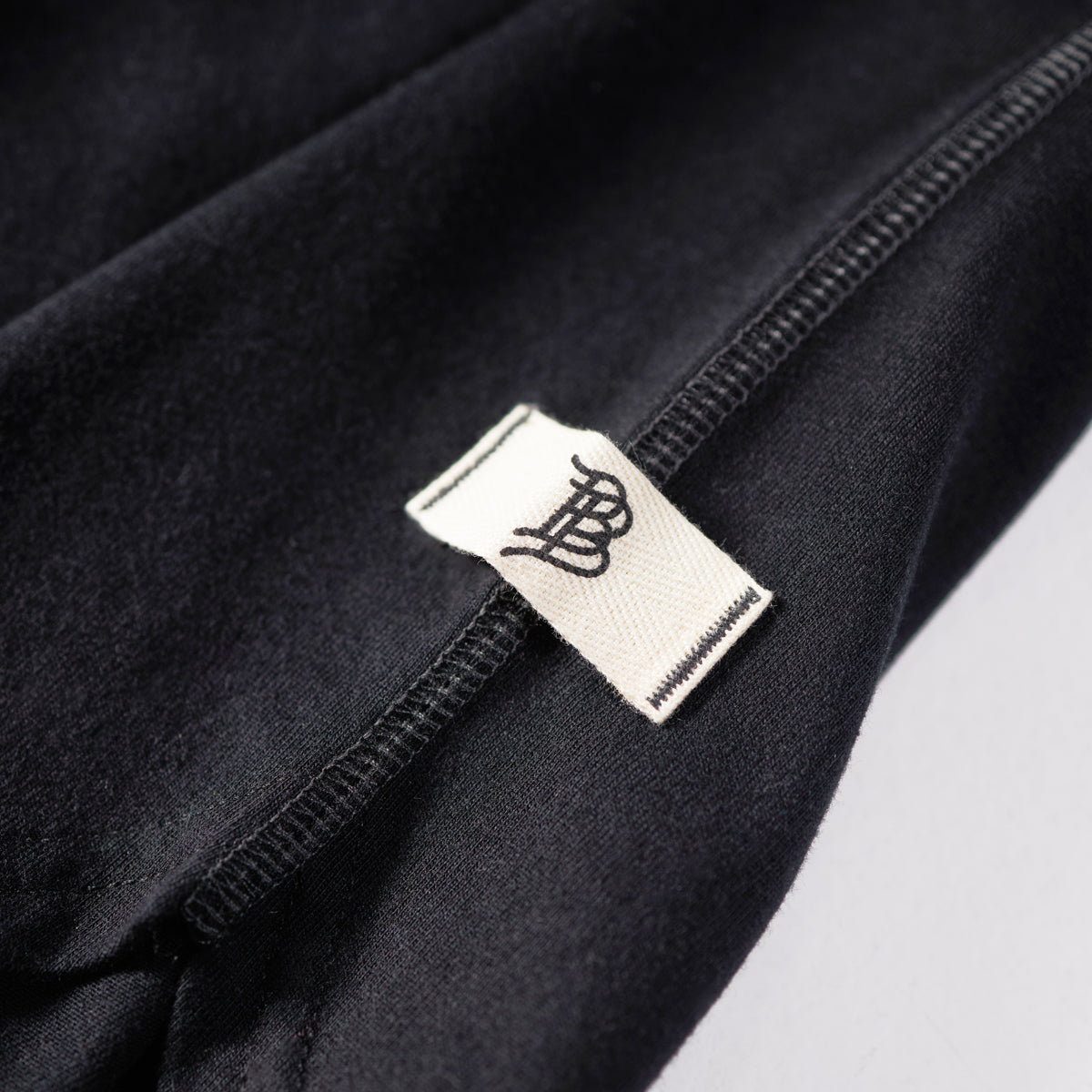 BB Logo Cortaro™  Tee Tag Black